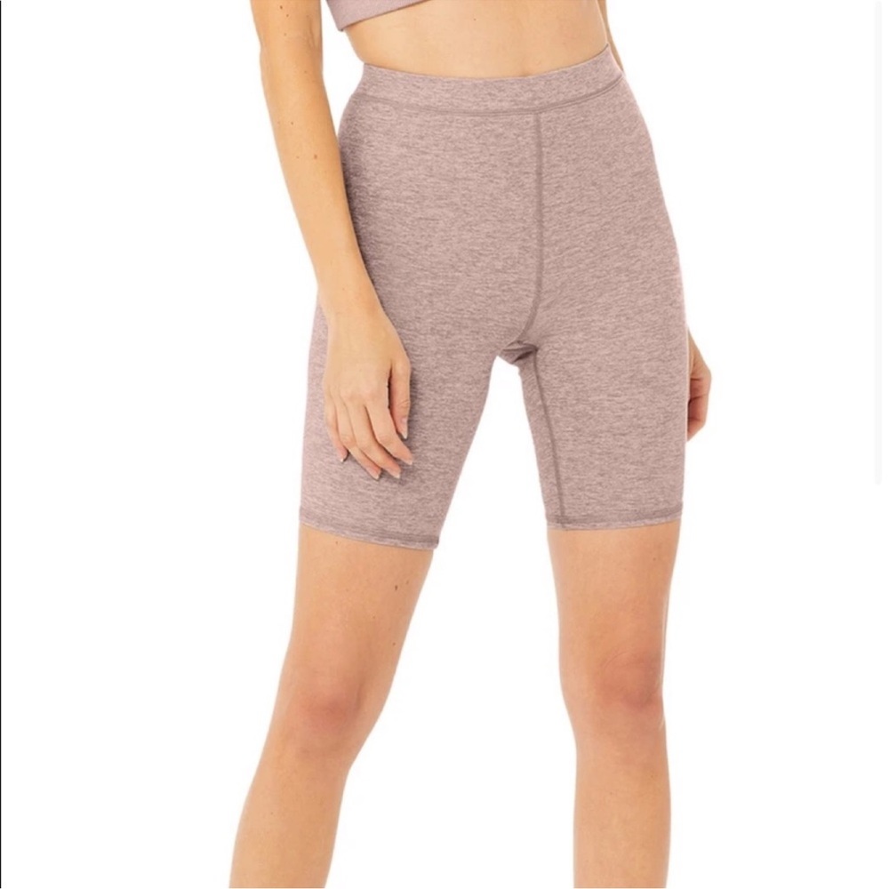 Alo Yoga bike shorts mauve small 8”